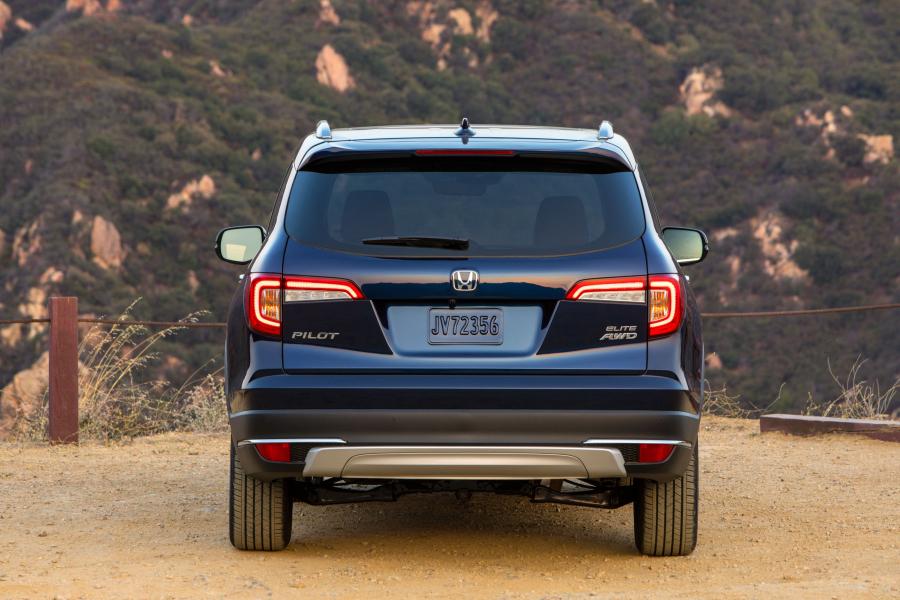  Honda Pilot Elite 2018 года  (NA) (фото 3 из 40)